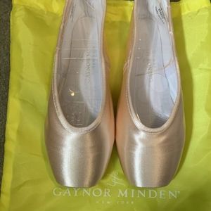 Gaynor Minden Pointe Shoes CL 9.5 N4XDH